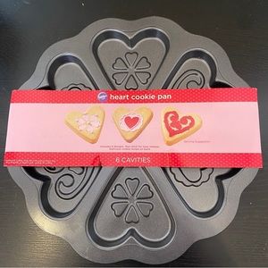 Wilton heart cookie pan mold Valentine’s Day new in package nonstick